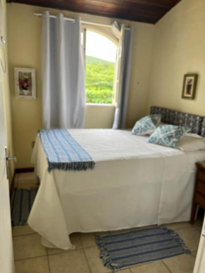 Ar, churrasqueira, três quartos cama casal